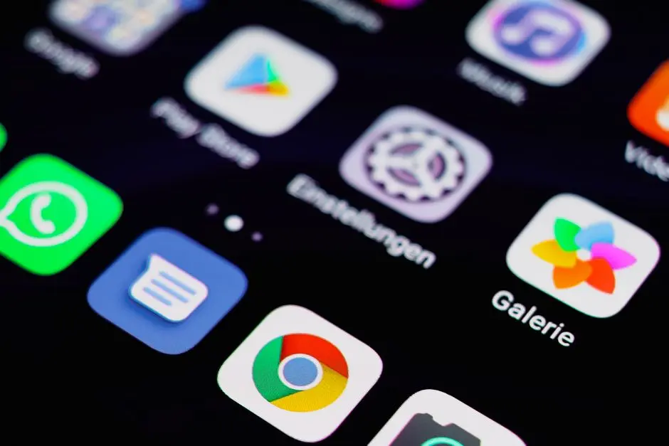 Dari Labuha ke Layar: Cerita Pertama Mengenal Aplikasi